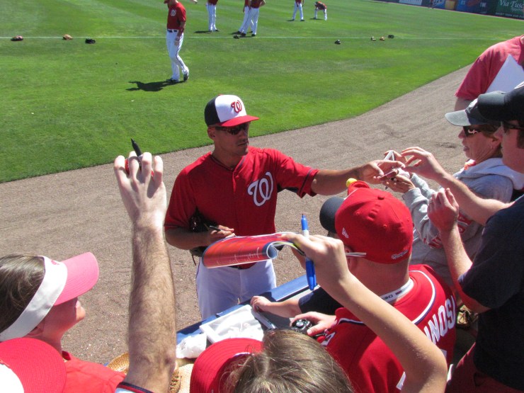 Ian Desmond signing autographs