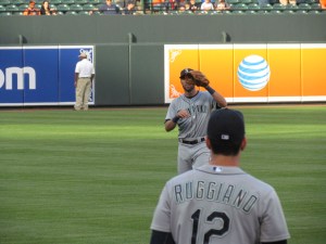 Ruggiano and Taylor throwing before the game