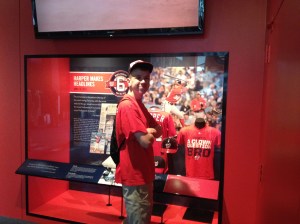 Paul at the Newseum exhibit